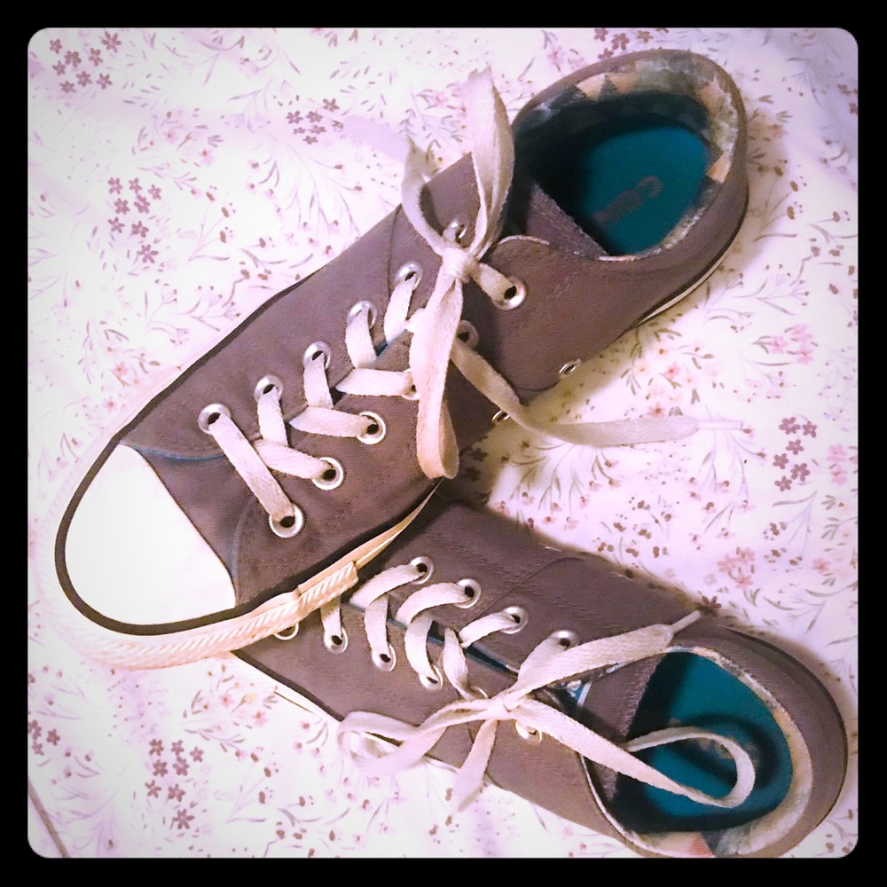 Women’s converse sneakers